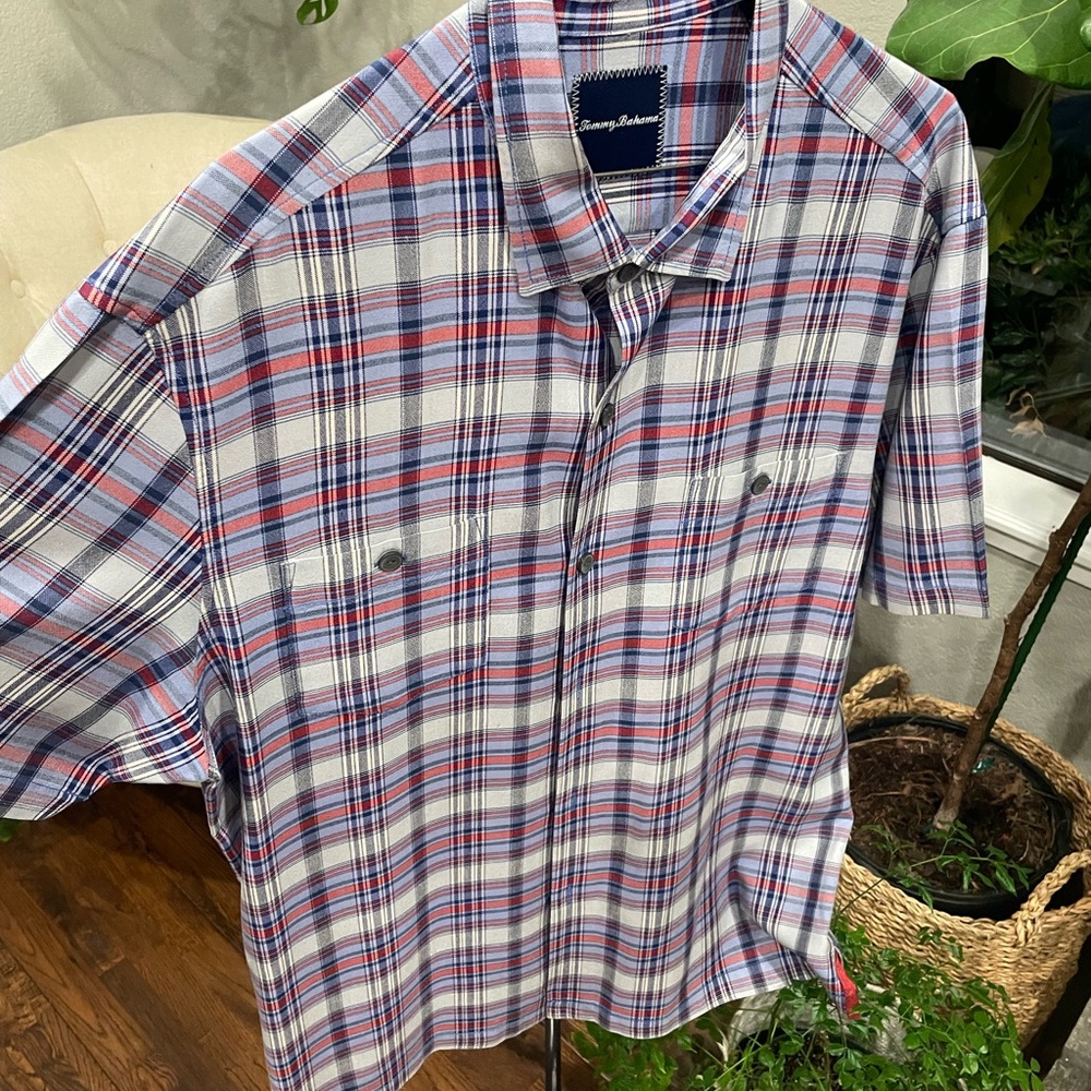 Tommy Bahama button down shirt, short sleeve size large. Silk!